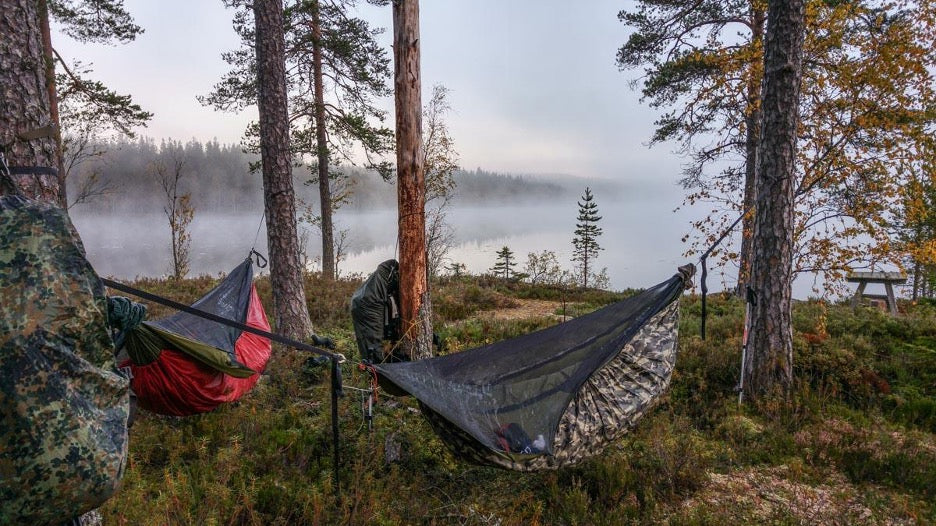 <p data-mce-fragment="1"><b data-mce-fragment="1">Does Camping in a Hammock Keep You Warmer Than Camping in a Tent?</b></p> <p data-mce-fragment="1"> </p>